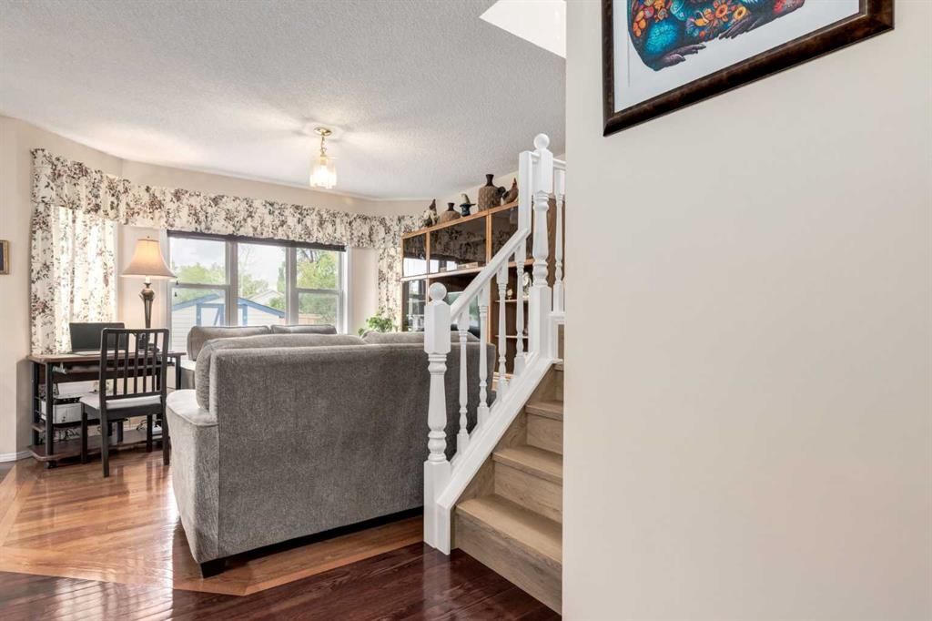 191 Bridlewood Circle SW, Calgary — photo 5 of 46