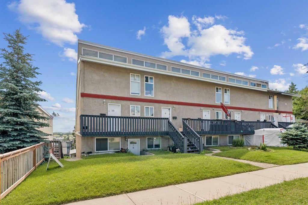 13, 3726 Centre Street NE, Calgary — photo 2 of 21