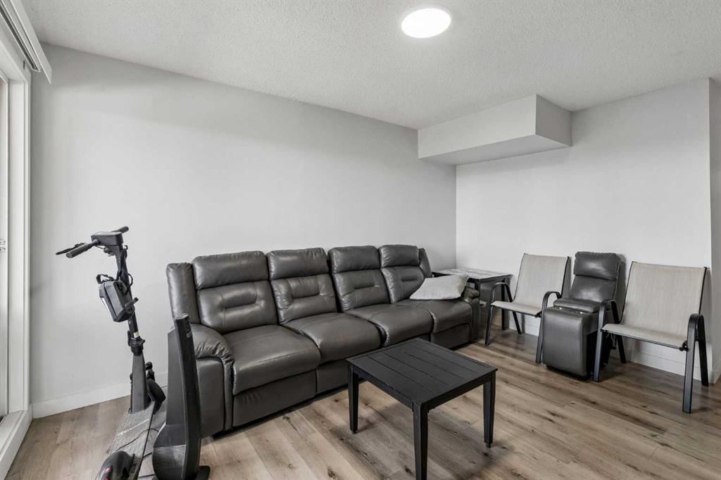 13, 3726 Centre Street NE, Calgary — photo 4 of 21