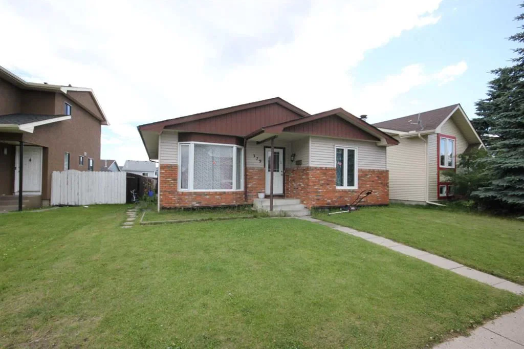 379 Falmere Road NE, Calgary — photo 2 of 24