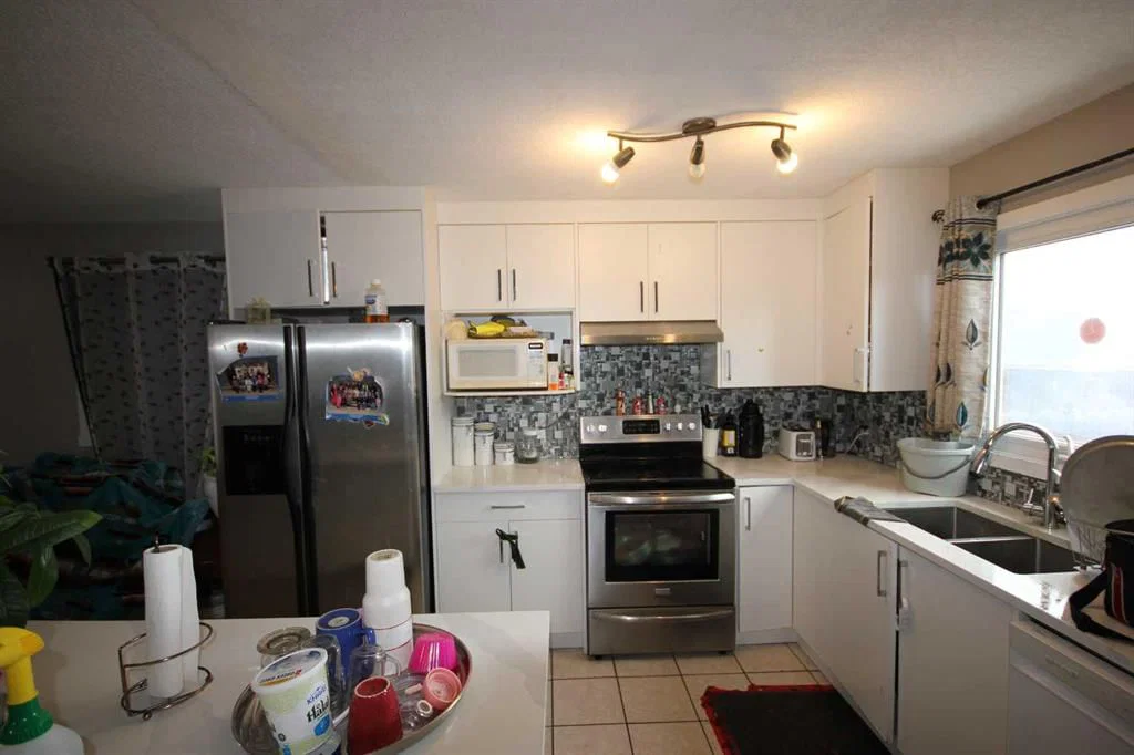 379 Falmere Road NE, Calgary — photo 3 of 24