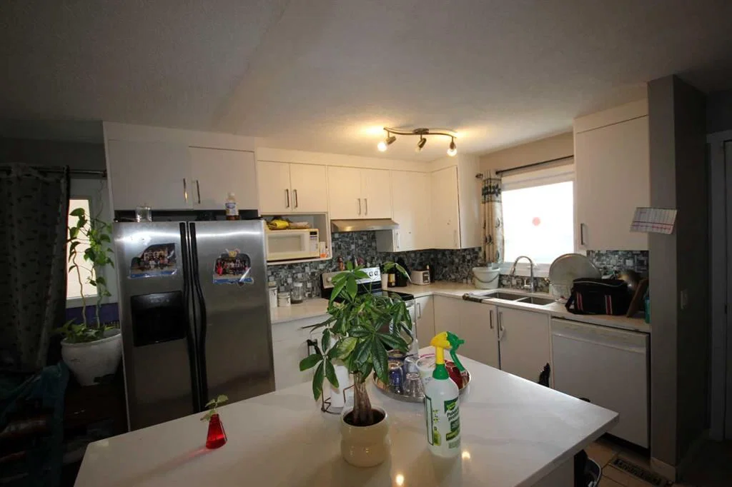 379 Falmere Road NE, Calgary — photo 4 of 24