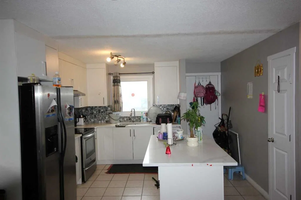 379 Falmere Road NE, Calgary — photo 5 of 24