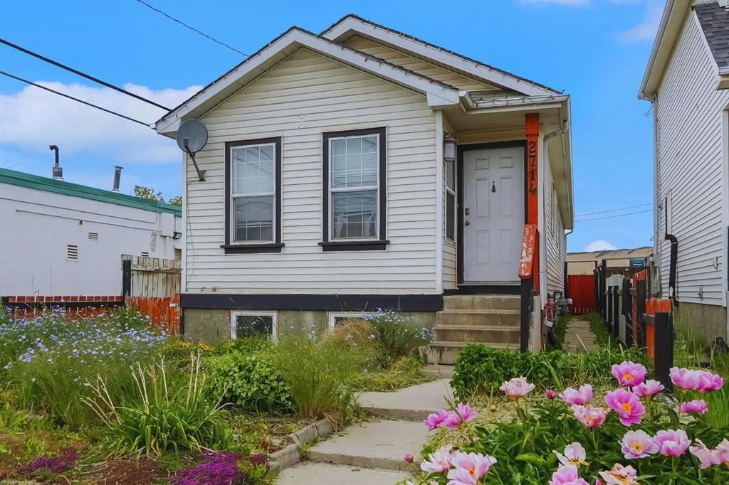 2714 74 Avenue SE, Calgary — main listing photo