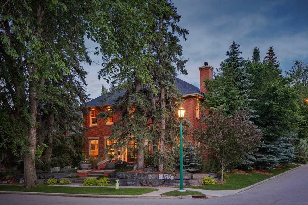729 Riverdale Avenue SW, Calgary — photo 4 of 50