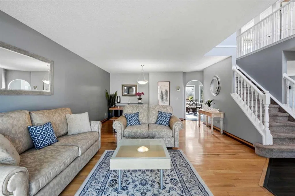 175 Shannon Circle SW, Calgary — photo 3 of 50