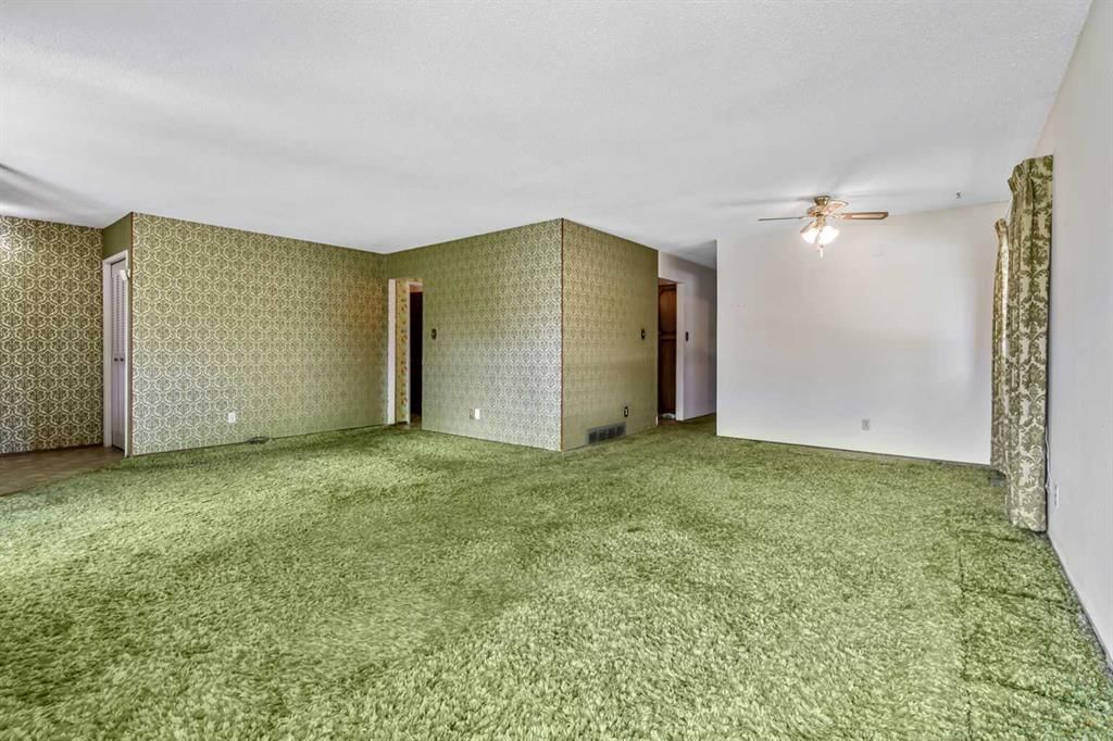 12716 Cannington Way SW, Calgary — photo 5 of 28
