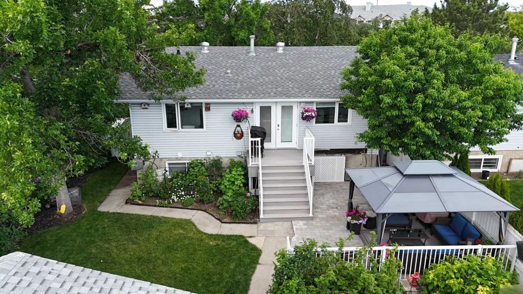 6803 24 Avenue NE, Calgary — photo 3 of 35