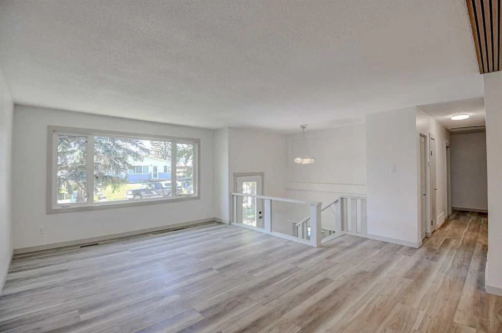 205 Allan Crescent SE, Calgary — photo 5 of 24