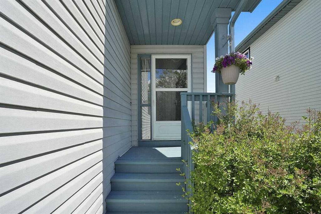 274 Somerside Park SW, Calgary — photo 2 of 37