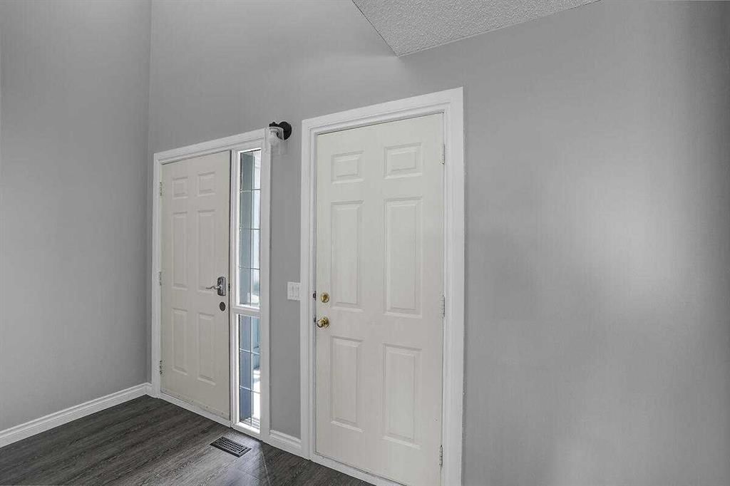 274 Somerside Park SW, Calgary — photo 3 of 37