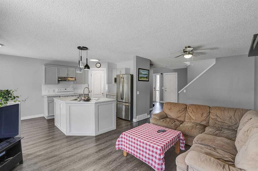 274 Somerside Park SW, Calgary — photo 5 of 37