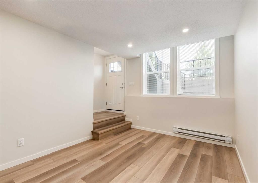 408 Cranbrook Square SE, Calgary — photo 3 of 27