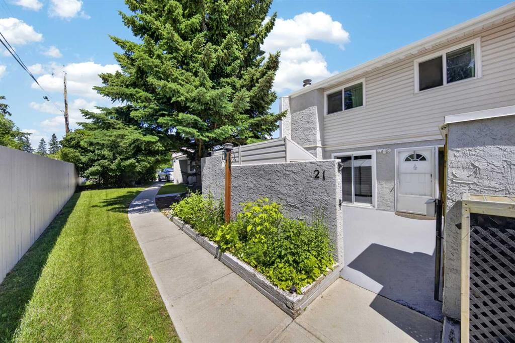 21, 4915 45 Street SW, Calgary — photo 4 of 38