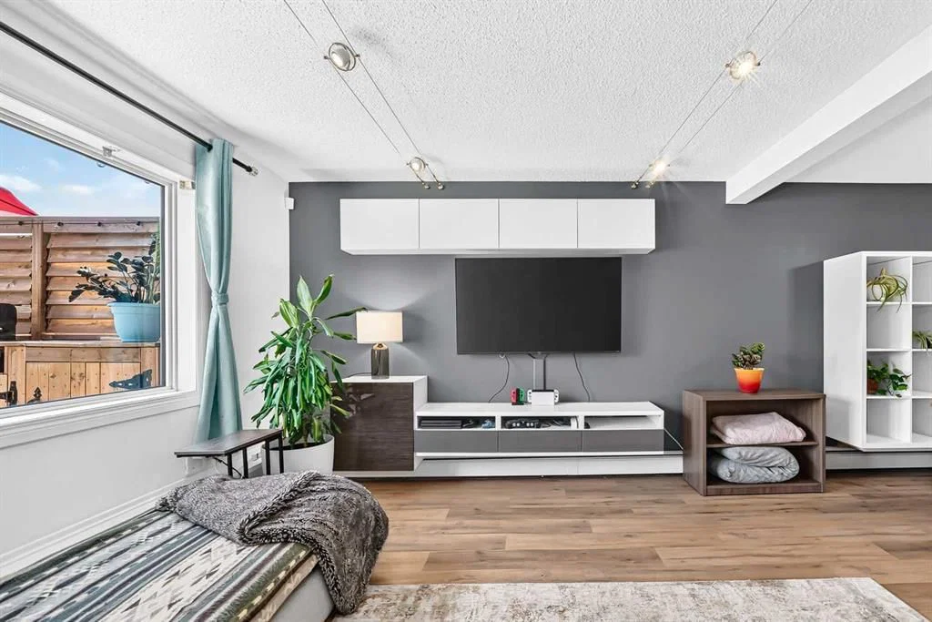 3, 3809 45 Street SW, Calgary — photo 3 of 35