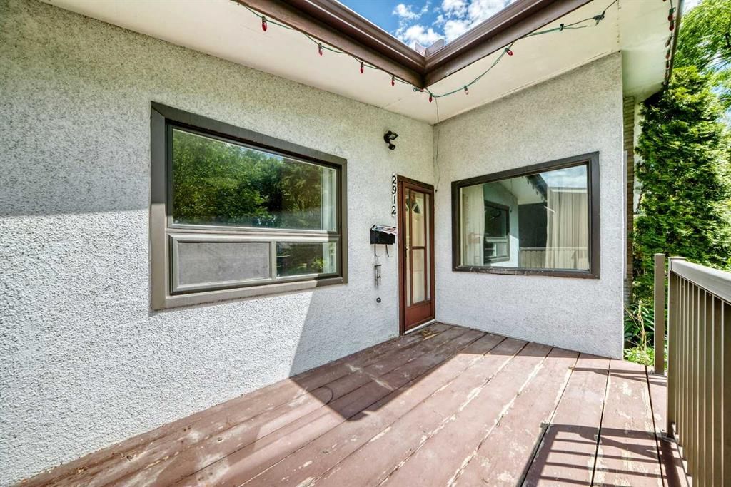 2912 Brentwood Boulevard NW, Calgary — photo 2 of 47