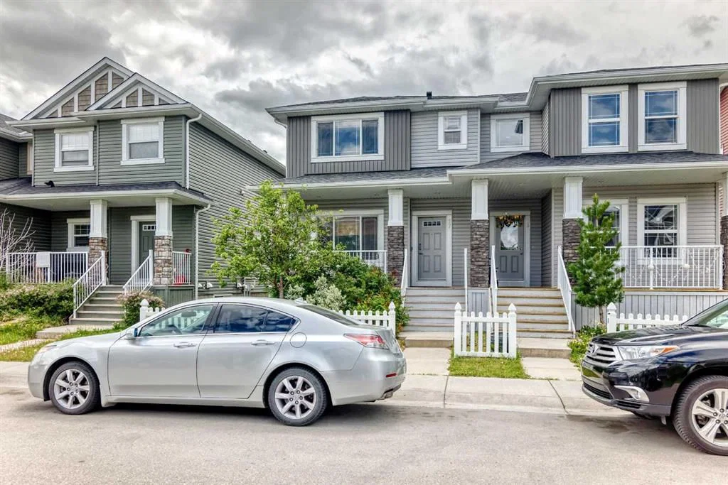 17 Redstone Common NE, Calgary — photo 3 of 50