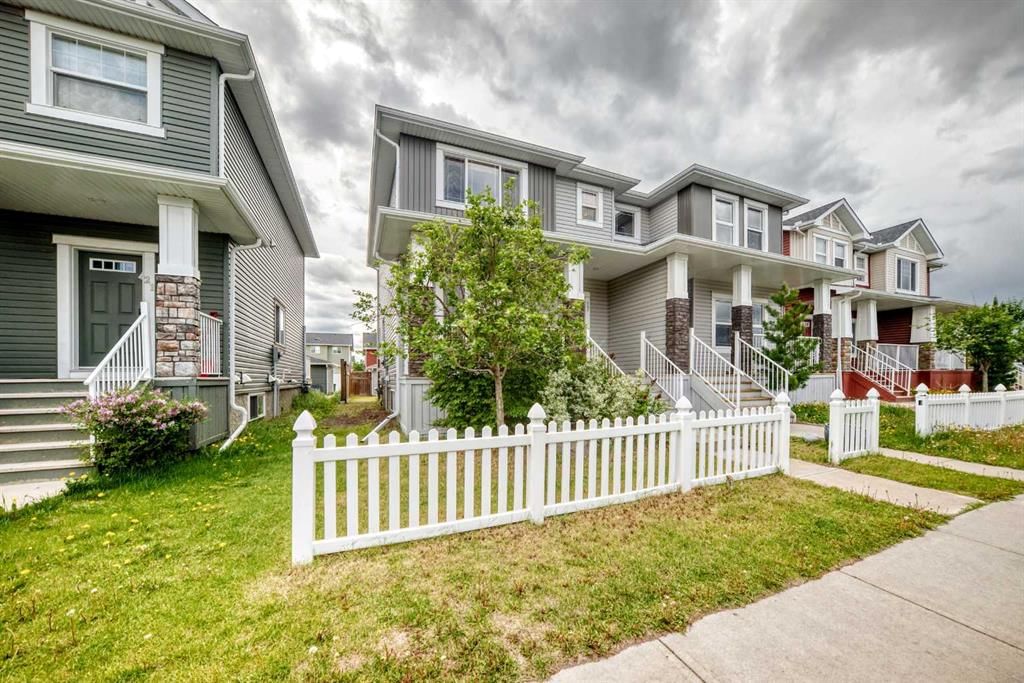 17 Redstone Common NE, Calgary — photo 4 of 50