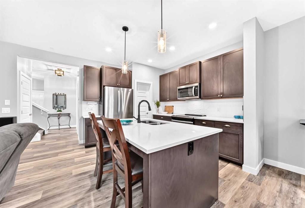 41 Walcrest Way SE, Calgary — photo 4 of 43