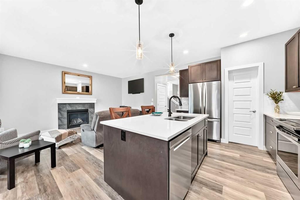 41 Walcrest Way SE, Calgary — photo 5 of 43