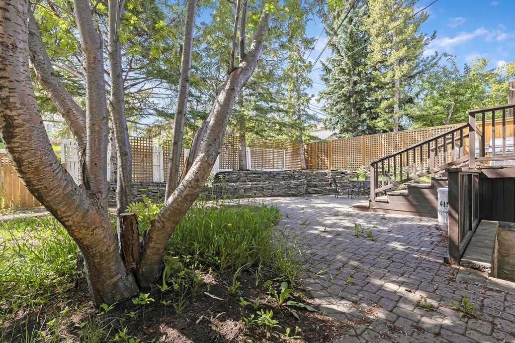 2415 Chicoutimi Drive NW, Calgary — photo 2 of 28