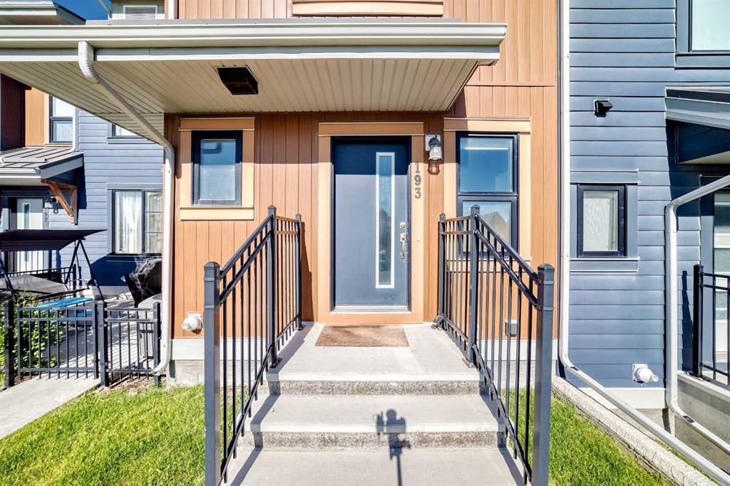 193 Livingston Common NE, Calgary — photo 3 of 29