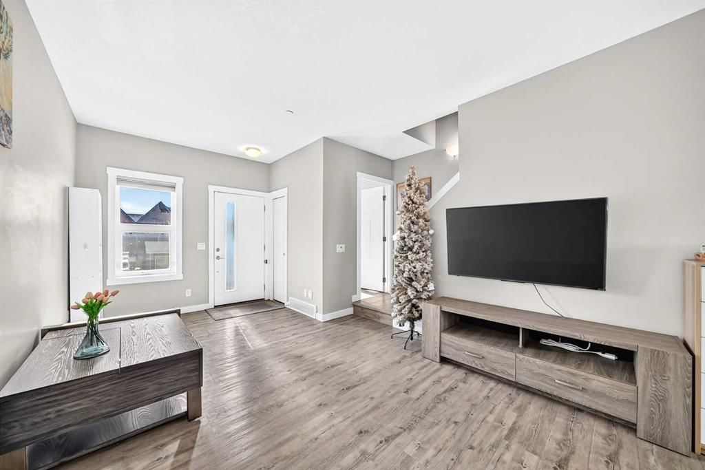 193 Livingston Common NE, Calgary — photo 5 of 29