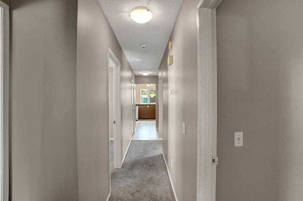 151 Midlawn Close SE, Calgary — photo 5 of 26