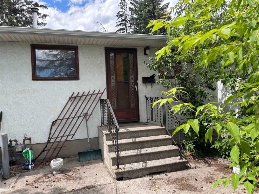 3207 Castle Road NW, Calgary — main listing photo