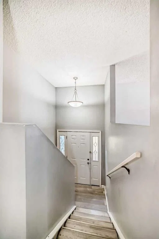 D, 903 44 Street SE, Calgary — photo 4 of 20