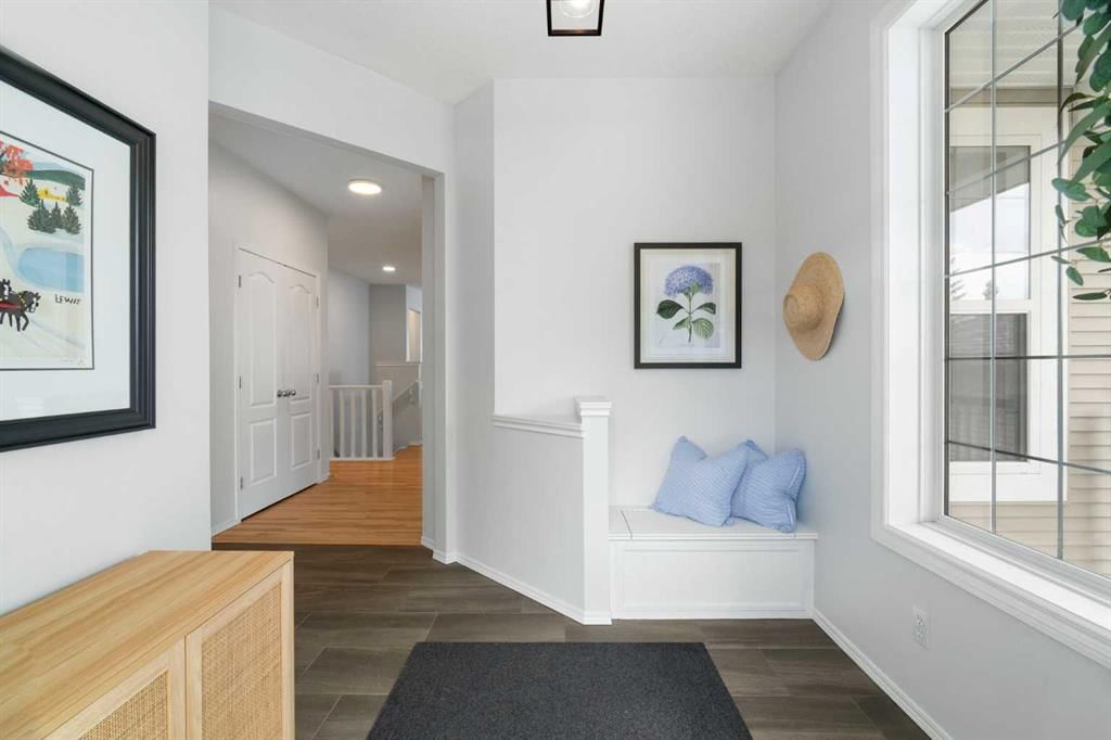 60 Cougar Ridge View, Calgary — photo 3 of 46