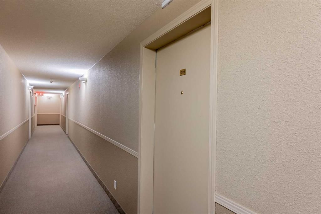 1309, 17 Country Village Bay NE, Calgary — photo 5 of 34