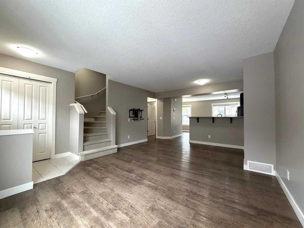 947 Mckenzie Towne Manor SE, Calgary — photo 2 of 22