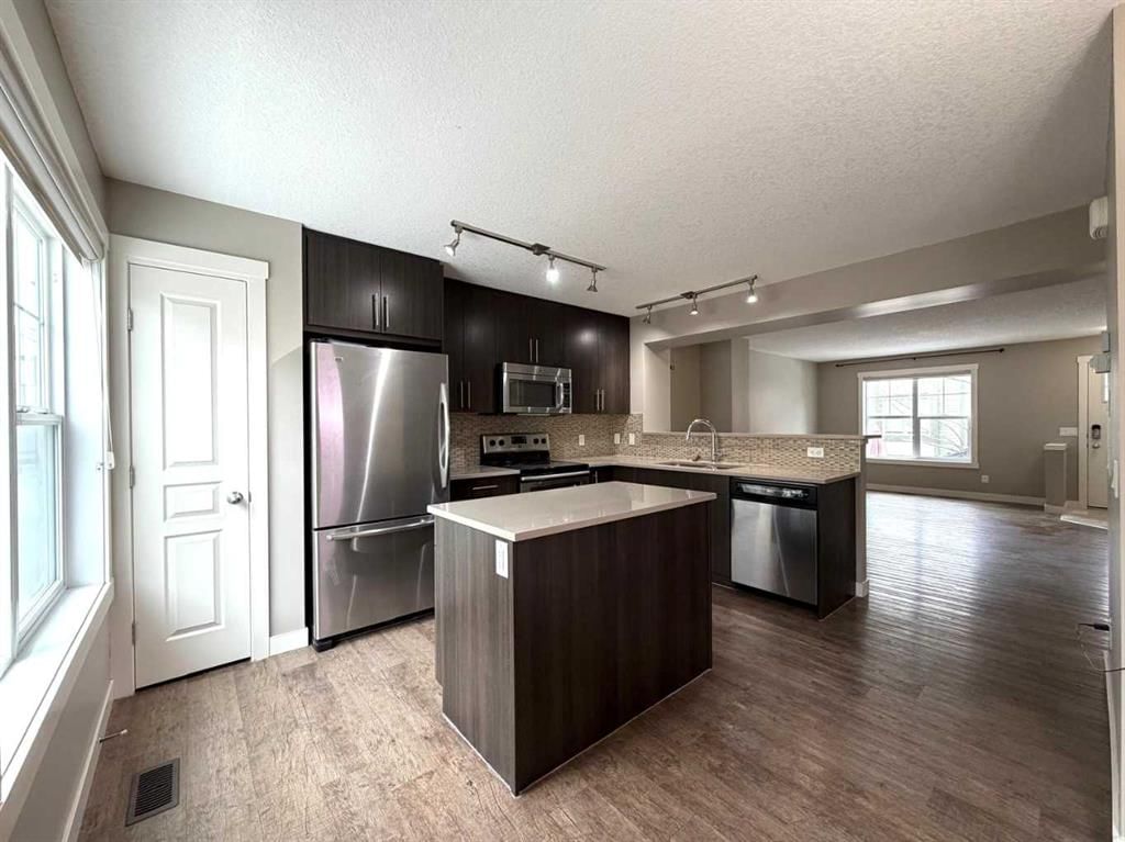 947 Mckenzie Towne Manor SE, Calgary — photo 3 of 22