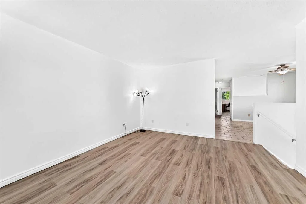 641 Whitewood Road NE, Calgary — photo 3 of 24