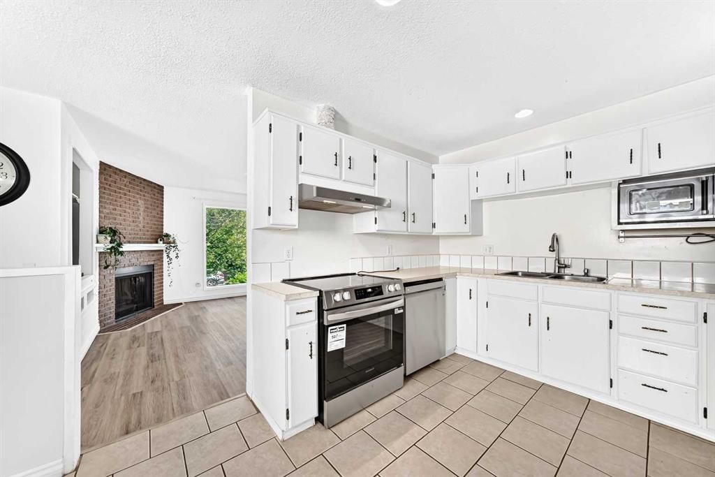 641 Whitewood Road NE, Calgary — photo 4 of 24