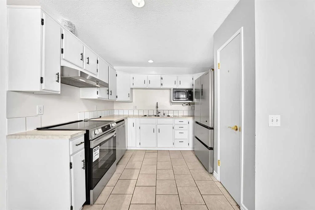 641 Whitewood Road NE, Calgary — photo 5 of 24