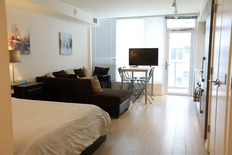 304, 51 Waterfront Mews SW, Calgary — photo 4 of 25
