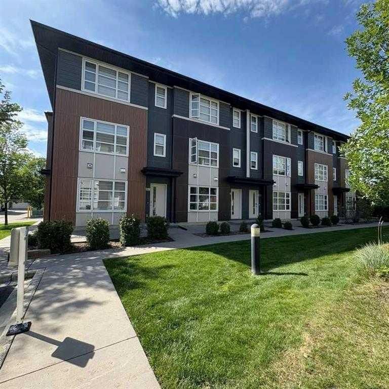 202 EVANSRIDGE Park NW, Calgary — main listing photo