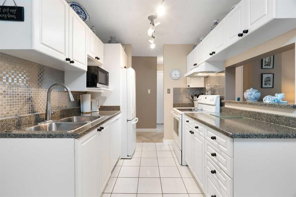 2107, 202 Braeglen Close SW, Calgary — photo 4 of 44