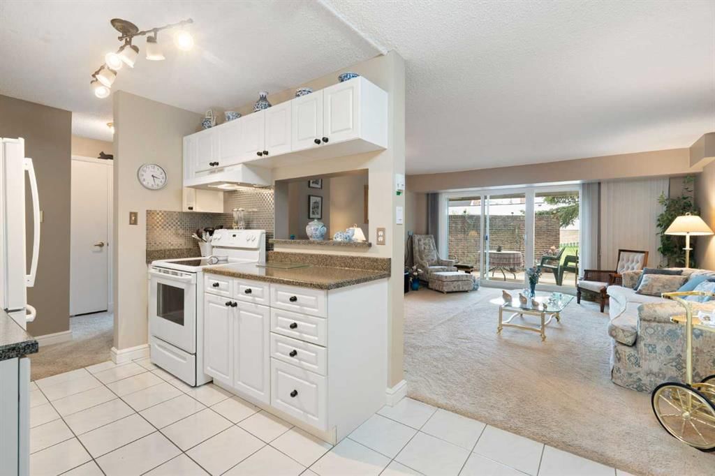 2107, 202 Braeglen Close SW, Calgary — photo 5 of 44