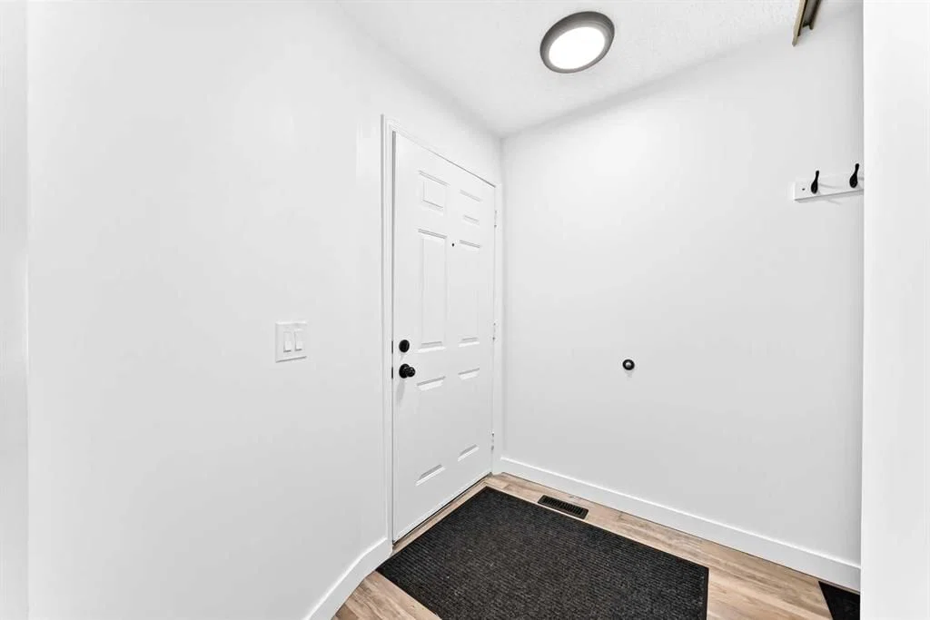 3728 Cedarille Drive SW, Calgary — photo 2 of 50