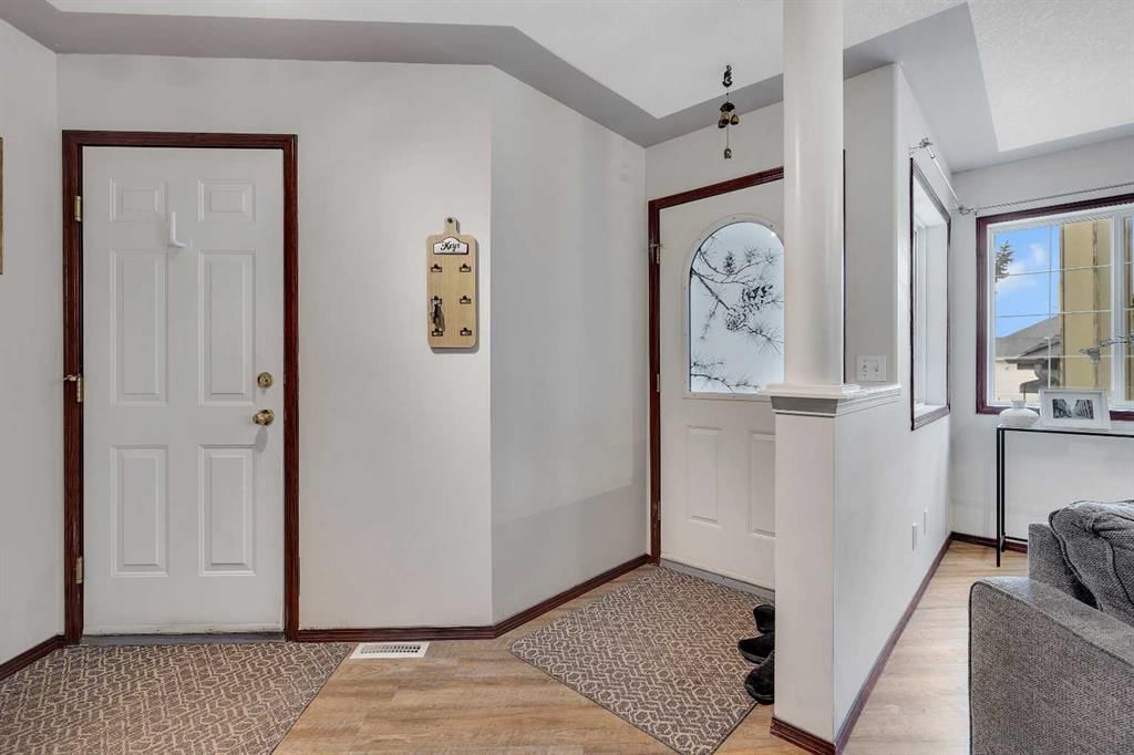 47 Carmel Close NE, Calgary — photo 4 of 31