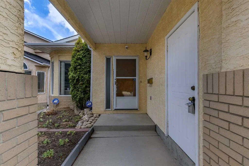 2856 Signal Hill Heights SW, Calgary — photo 2 of 29