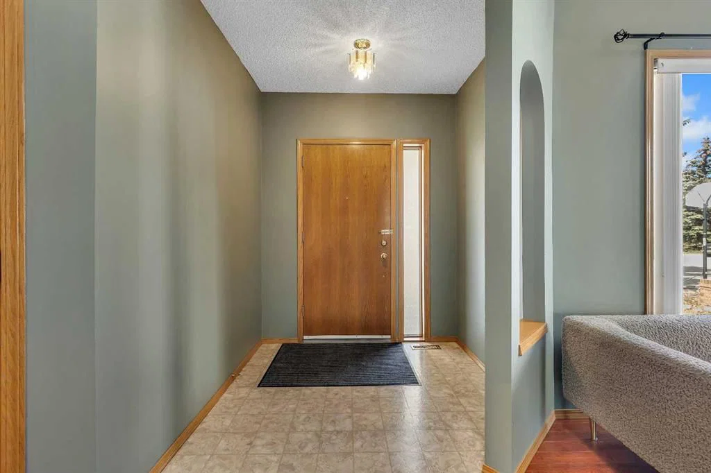 2856 Signal Hill Heights SW, Calgary — photo 3 of 29
