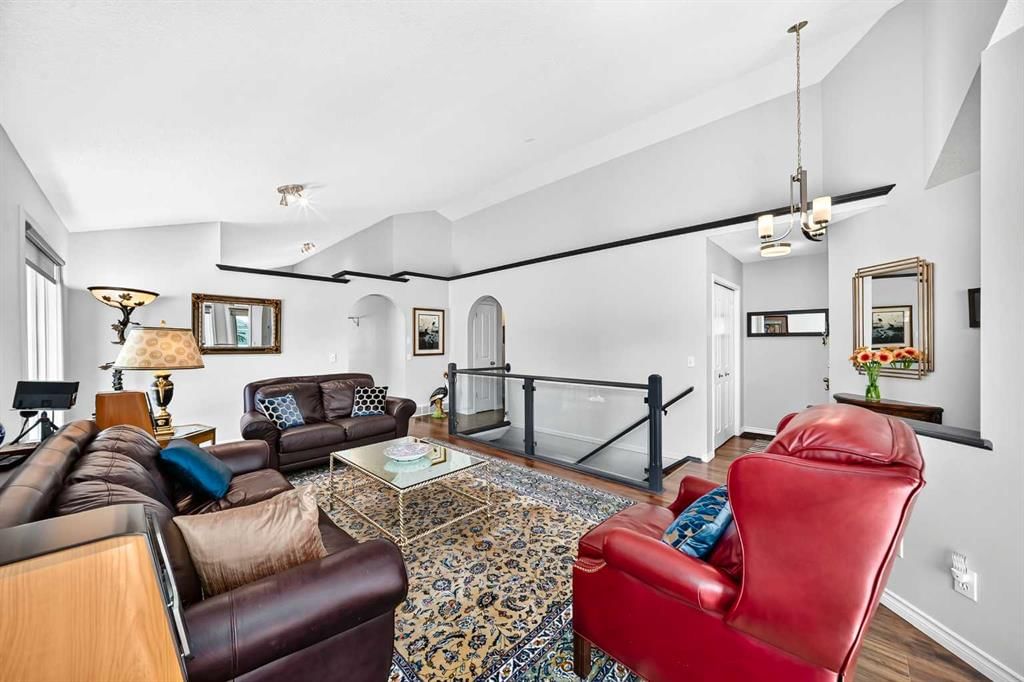 4 Valley Meadow Close NW, Calgary — photo 5 of 50