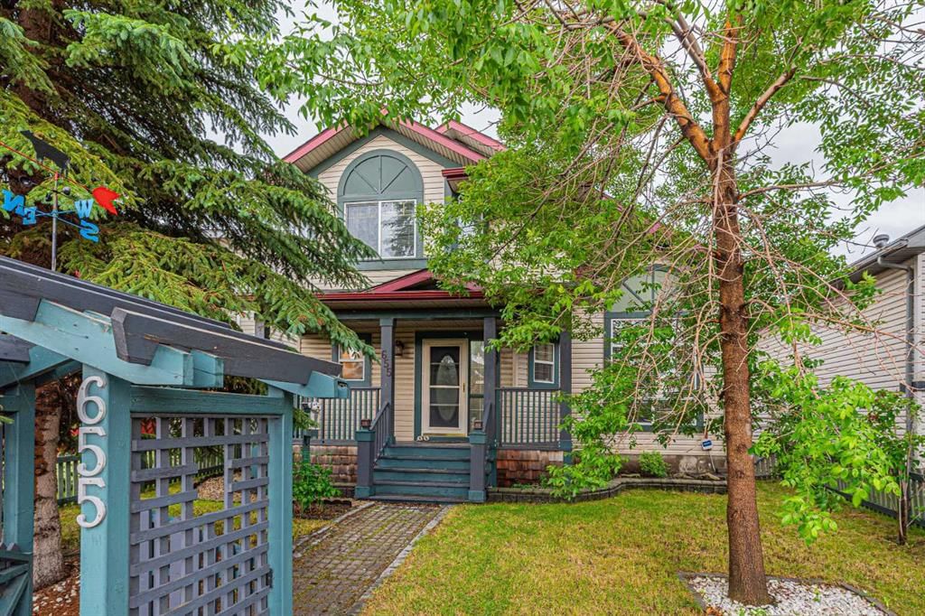 655 Erin Woods Drive SE, Calgary — photo 2 of 49