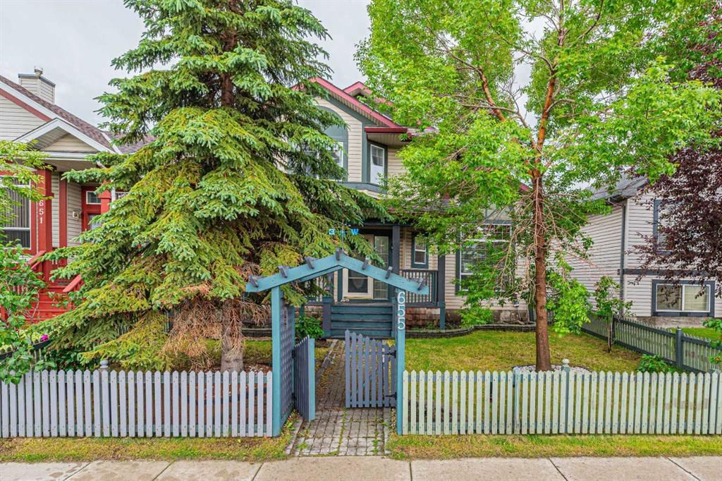 655 Erin Woods Drive SE, Calgary — photo 4 of 49