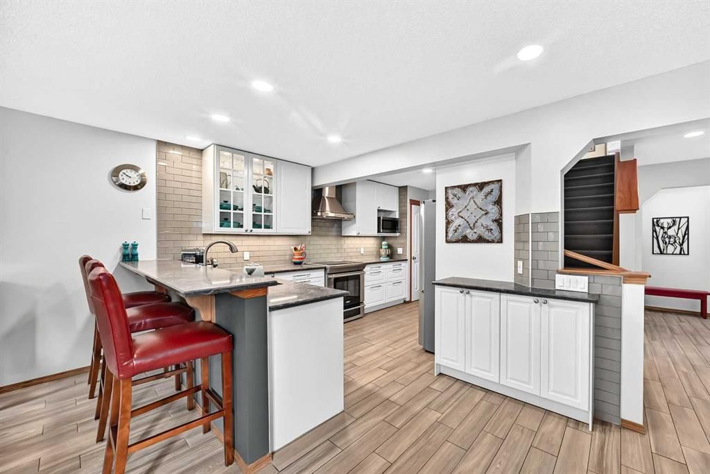 7919 Cougar Ridge Avenue SW, Calgary — photo 3 of 49