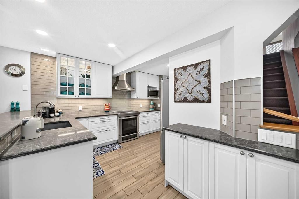 7919 Cougar Ridge Avenue SW, Calgary — photo 4 of 49